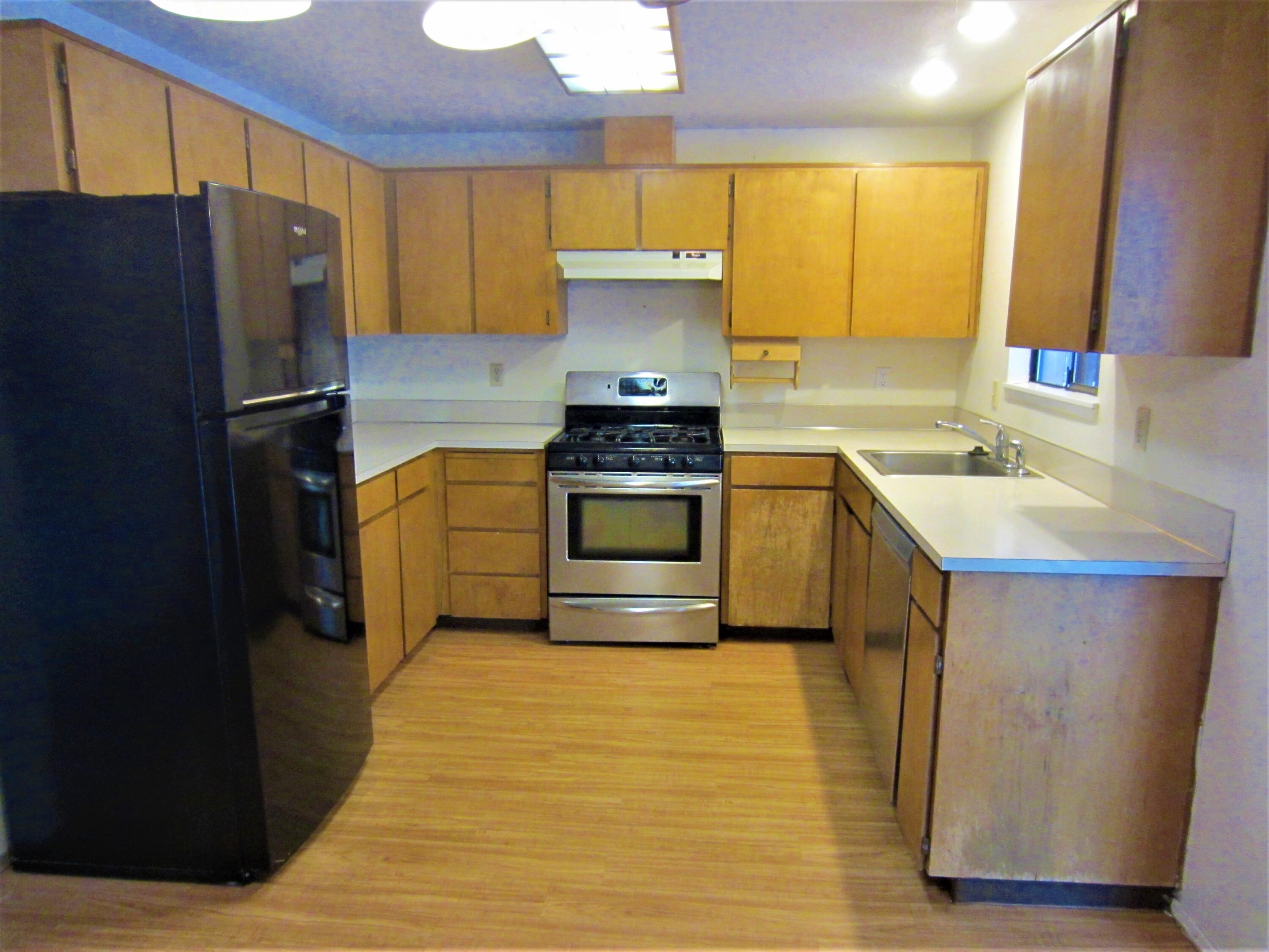 1827 Northeast Wells Acres Road Bend, OR 97701 - Photo 6 of 32 Newer fridge