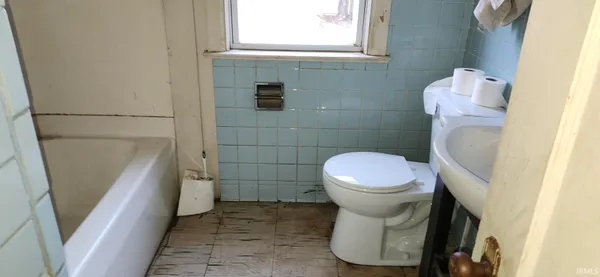 $124,900 | 814 Cassopolis Street, Elkhart, IN 46514