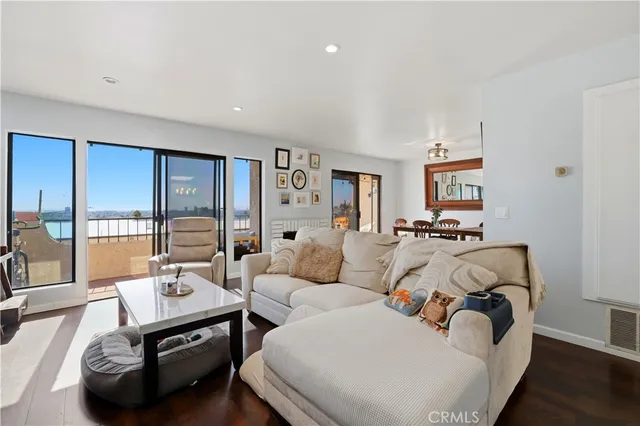 $680,000 | 2123 Temple Avenue, Signal Hill, CA 90755