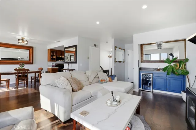 $680,000 | 2123 Temple Avenue, Signal Hill, CA 90755