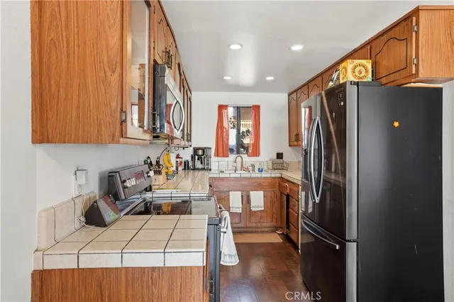 $680,000 | 2123 Temple Avenue, Signal Hill, CA 90755