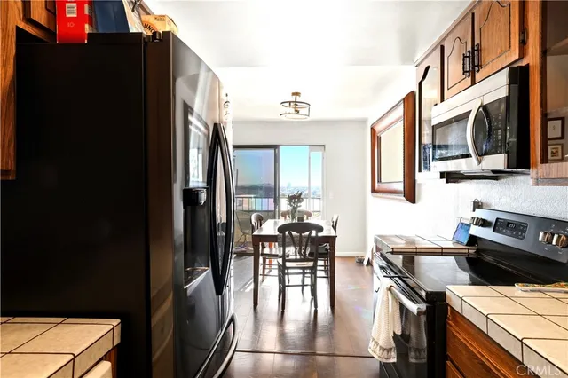 $680,000 | 2123 Temple Avenue, Signal Hill, CA 90755