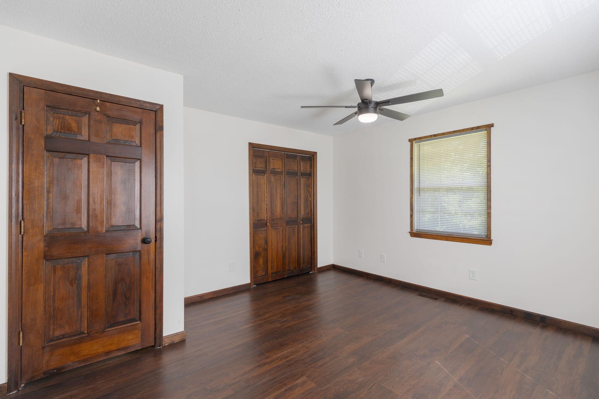 9814 Lakeside Road Harrison, TN 37341 - Photo 19 of 35 a view of an empty room with wooden floor and a ceiling fan