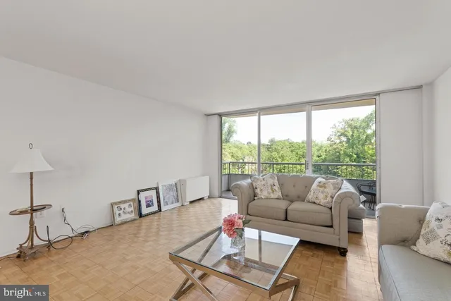 $175,000 | 100 West Avenue, Unit 211S, Jenkintown, PA 19046