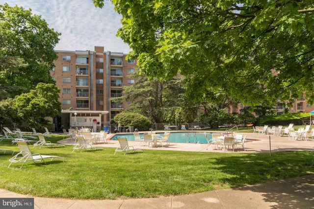 $175,000 | 100 West Avenue, Unit 211S, Jenkintown, PA 19046