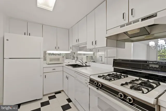 $175,000 | 100 West Avenue, Unit 211S, Jenkintown, PA 19046