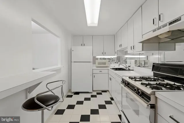 $175,000 | 100 West Avenue, Unit 211S, Jenkintown, PA 19046