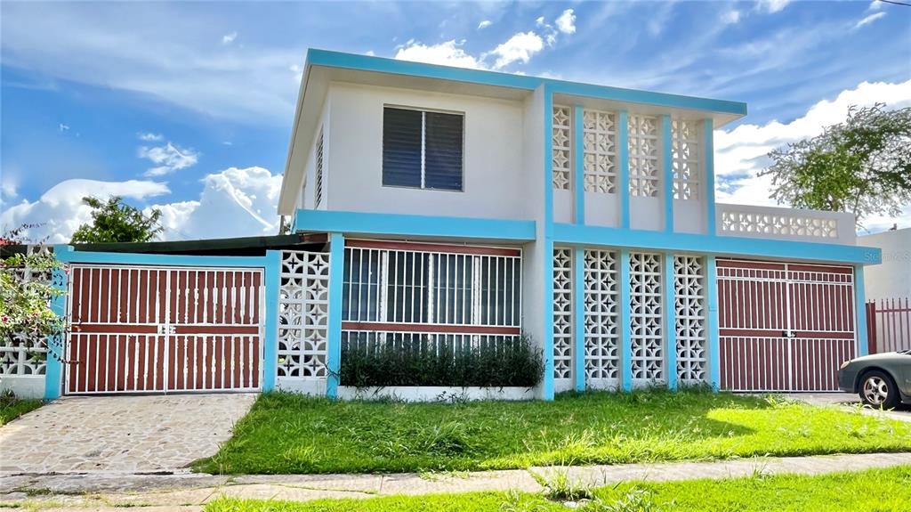 3 Parentesis Guaynabo, PR 00969 - Photo 1 of 1 a view of a house with a small yard and wooden fence