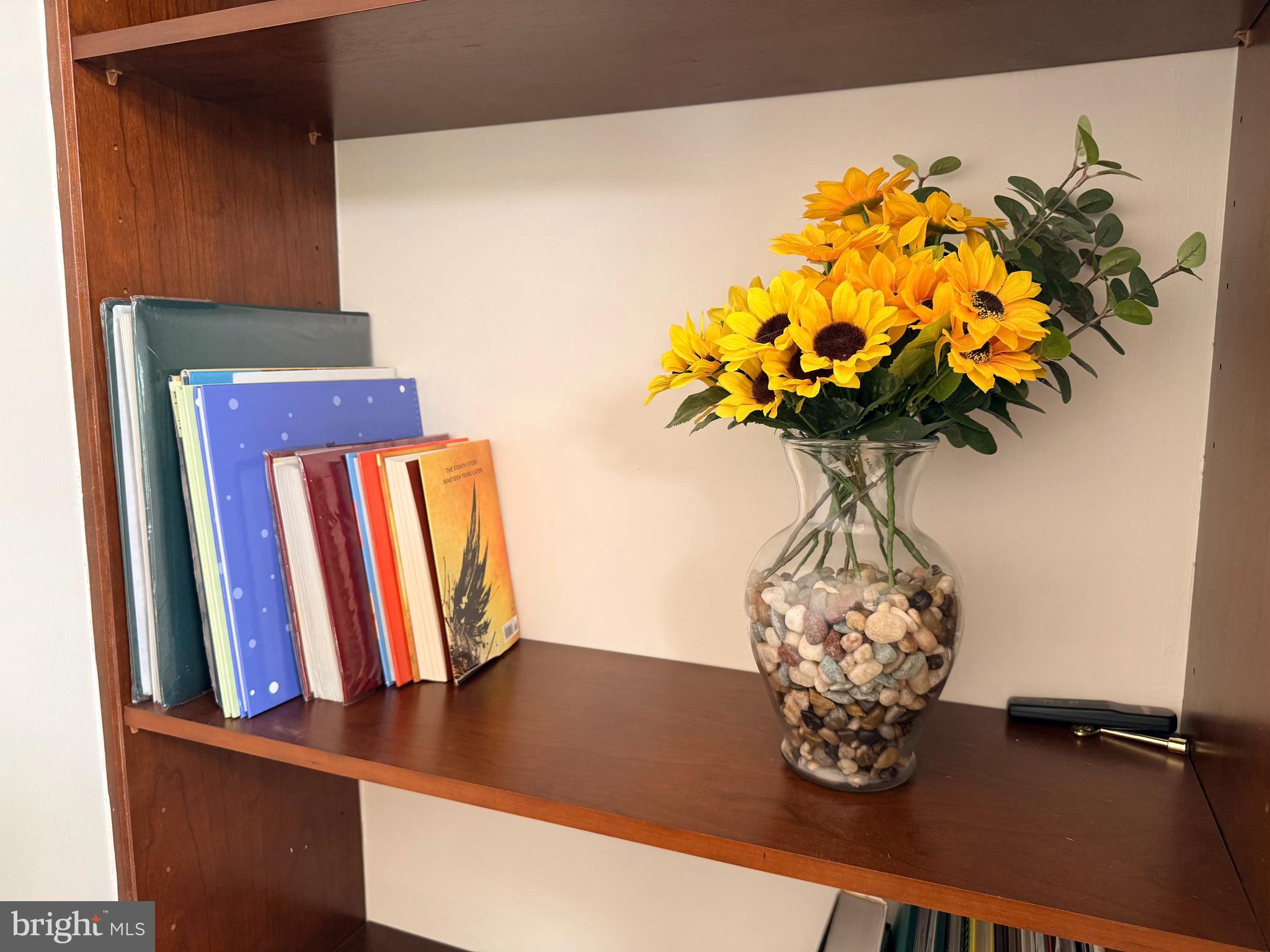 226 Ark Road Mount Laurel, NJ 08054 - Photo 5 of 60 a vase of flowers sitting on a table