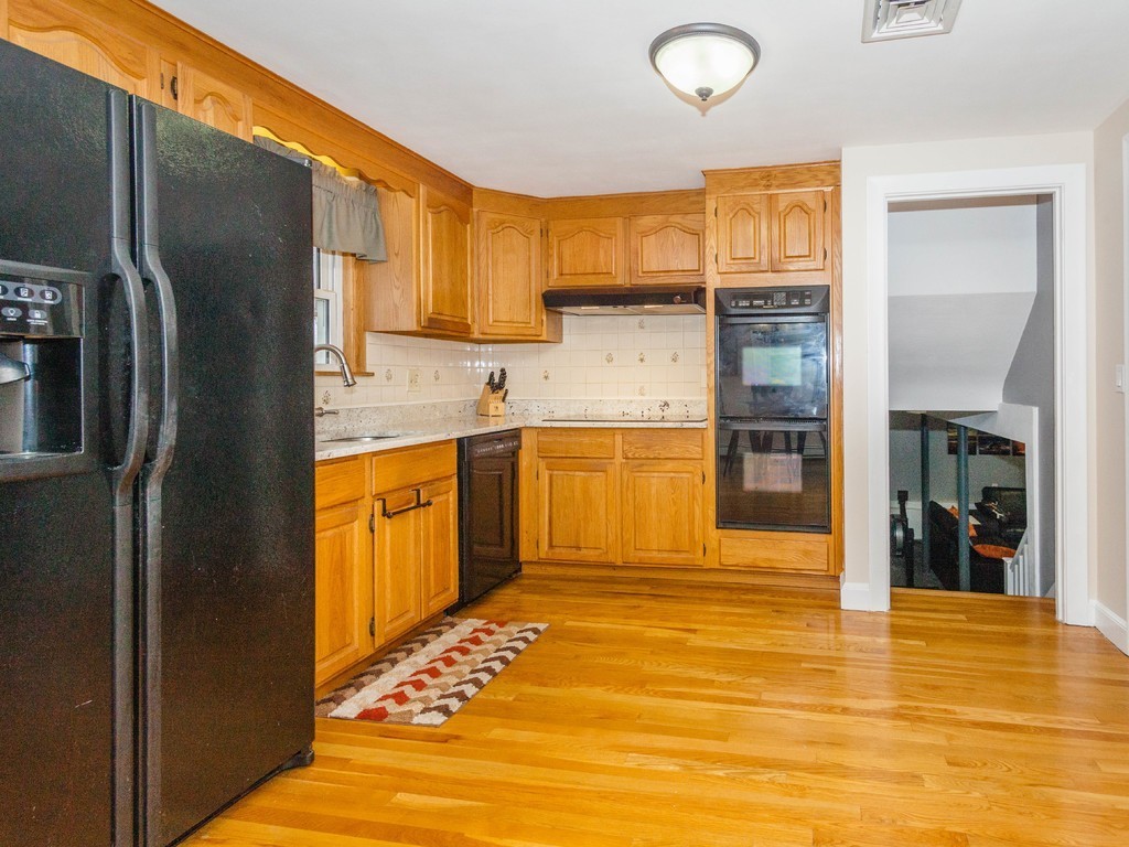 160 Ravenswood Road Waltham, MA 02453 - Photo 5 of 28 Gallery Image 5