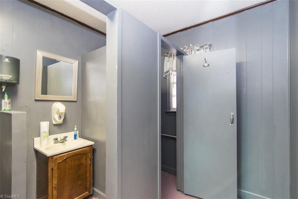 402 Cedar Street High Point, NC 27260 - Photo 25 of 27 Gallery Image 25