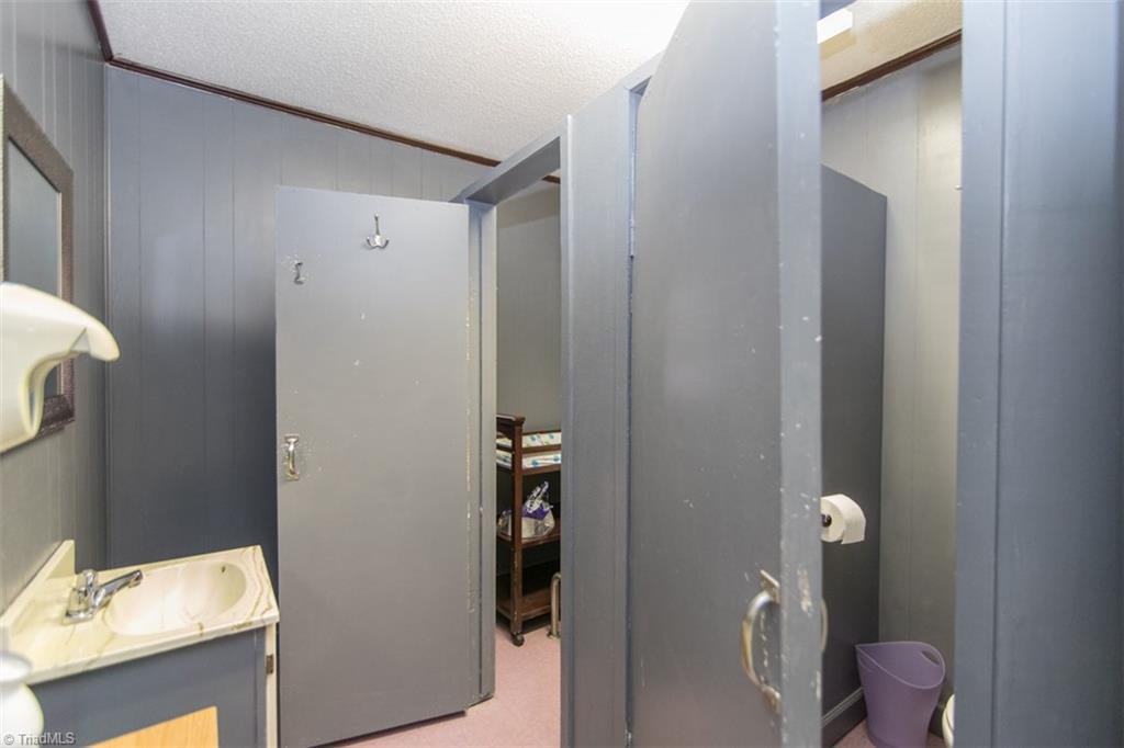 402 Cedar Street High Point, NC 27260 - Photo 26 of 27 Gallery Image 26