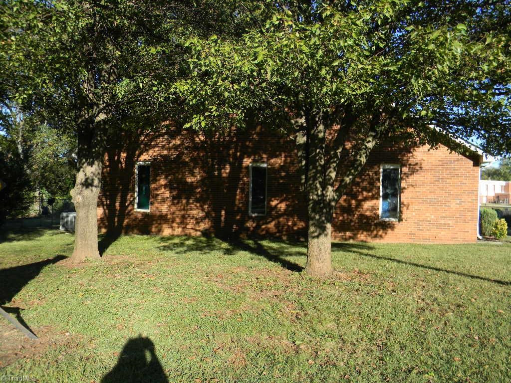 402 Cedar Street High Point, NC 27260 - Photo 4 of 27 Gallery Image 4
