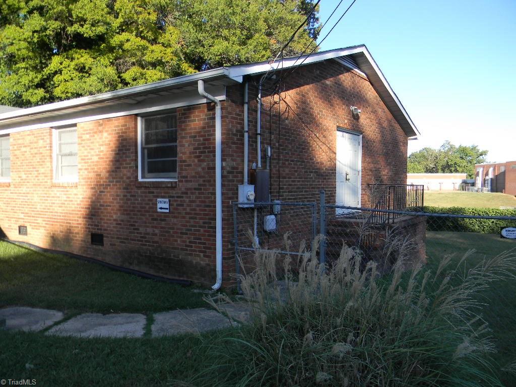 402 Cedar Street High Point, NC 27260 - Photo 6 of 27 Gallery Image 6