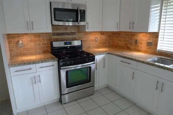$1,795 | 15406 Ensenada Drive, Houston, TX 77083