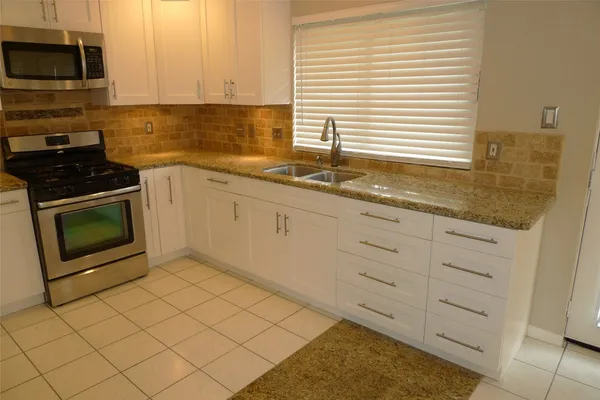 $1,795 | 15406 Ensenada Drive, Houston, TX 77083