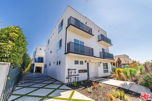 $4,578 | 5436 Romaine Street, Unit 1/2, Los Angeles, CA 90038