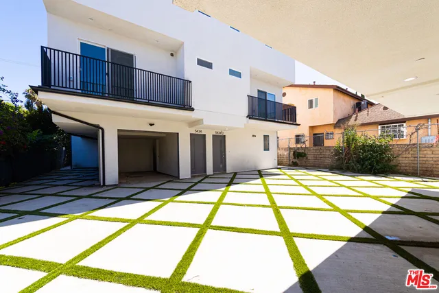 $4,578 | 5436 Romaine Street, Unit 1/2, Los Angeles, CA 90038