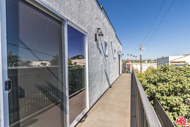 $4,578 | 5436 Romaine Street, Unit 1/2, Los Angeles, CA 90038