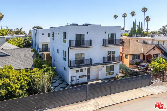 $4,578 | 5436 Romaine Street, Unit 1/2, Los Angeles, CA 90038