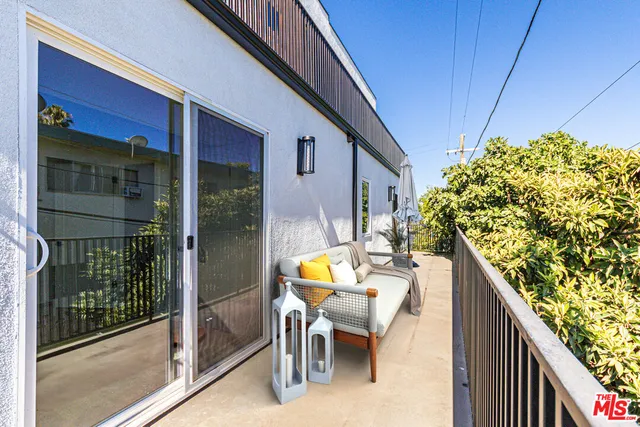 $4,578 | 5436 Romaine Street, Unit 1/2, Los Angeles, CA 90038