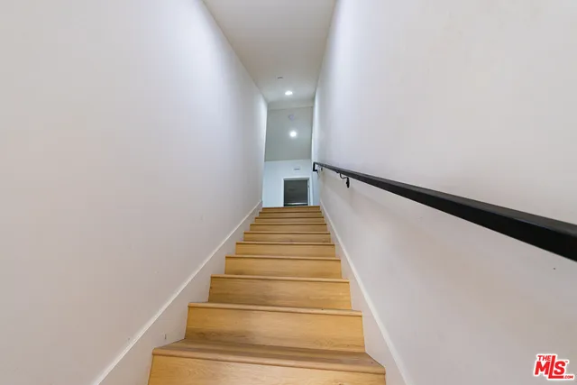 $4,578 | 5436 Romaine Street, Unit 1/2, Los Angeles, CA 90038