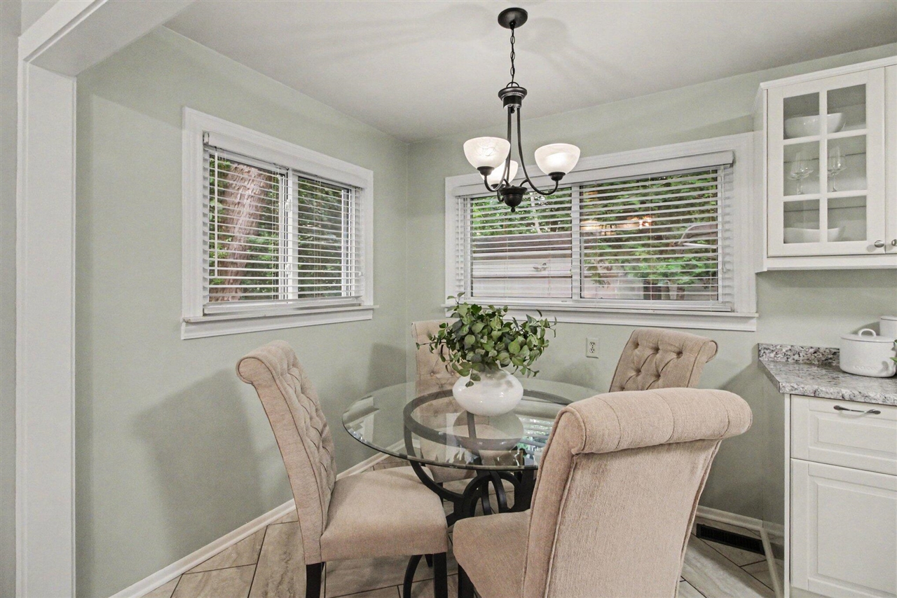 2727 Hampshire Road Ann Arbor, MI 48104 - Photo 9 of 46