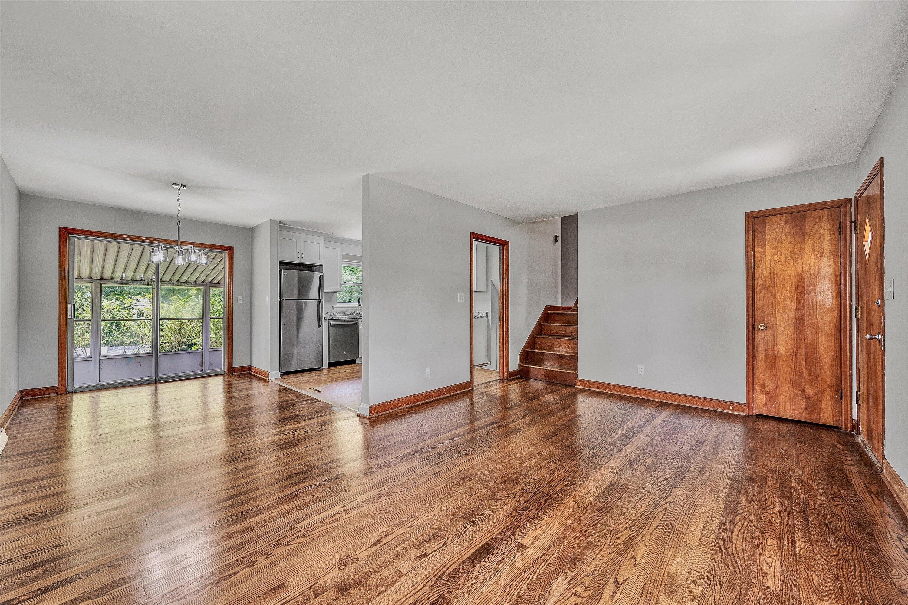 6066 Thornrose Road Roanoke, VA 24012 - Photo 6 of 32 06-DSC03994