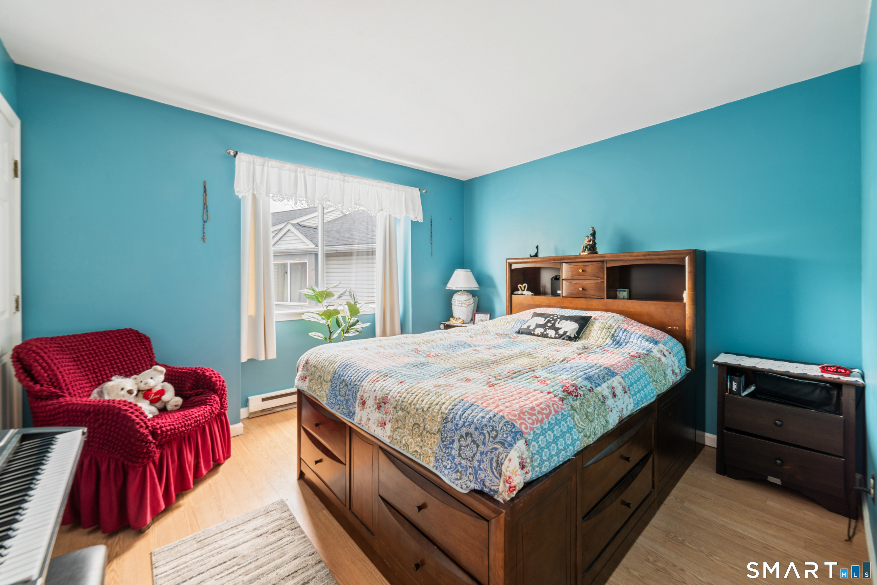 35 Pearl Lake Road, Unit L Waterbury, CT 06706 - Photo 16 of 25 Guest Bed