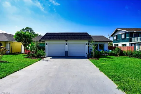 $975,000 | 540 102nd Avenue North, Naples, FL 34108