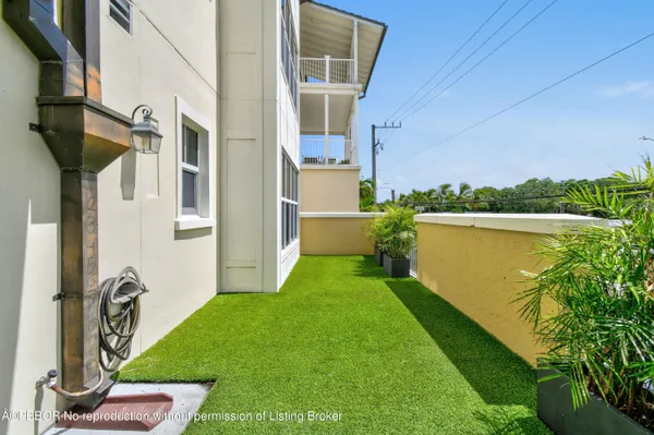 a view of yard from a balcony