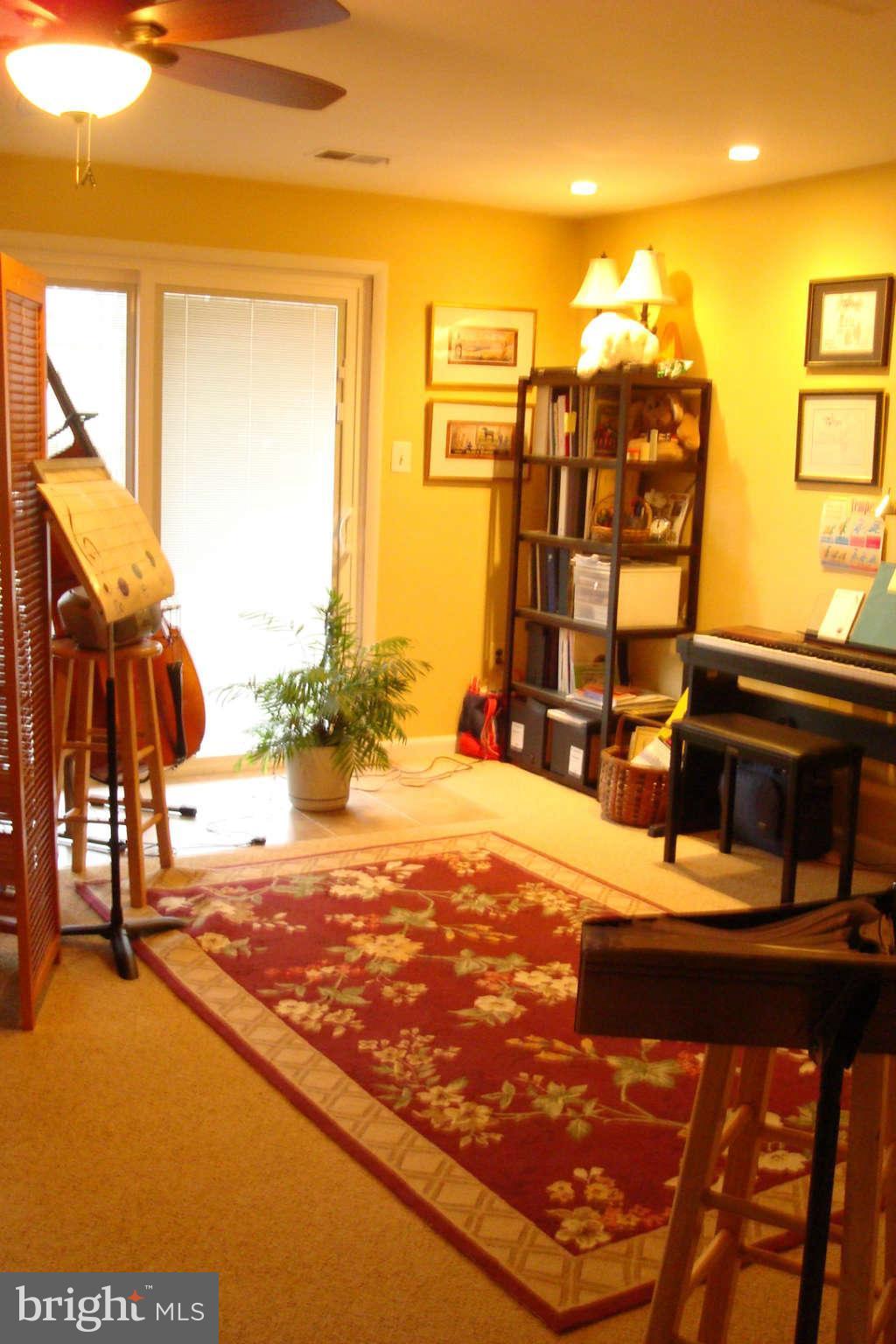 5004 Pheasant Ridge Road Fairfax, VA 22030 - Photo 16 of 29 Family Room