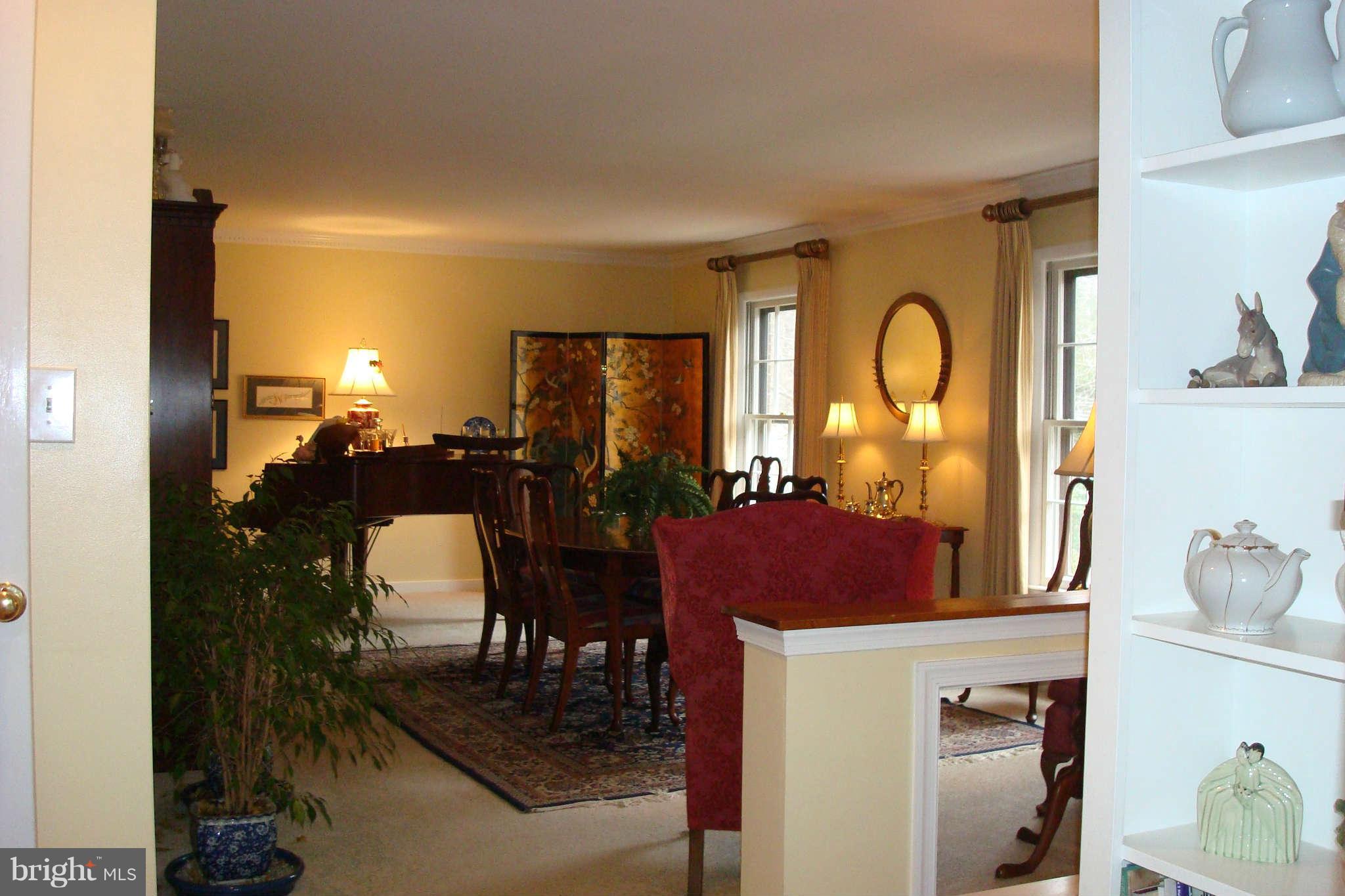 5004 Pheasant Ridge Road Fairfax, VA 22030 - Photo 5 of 29 Living Room