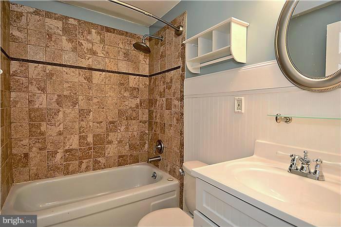 1804 North Shore Court Reston, VA 20190 - Photo 22 of 30 Bath