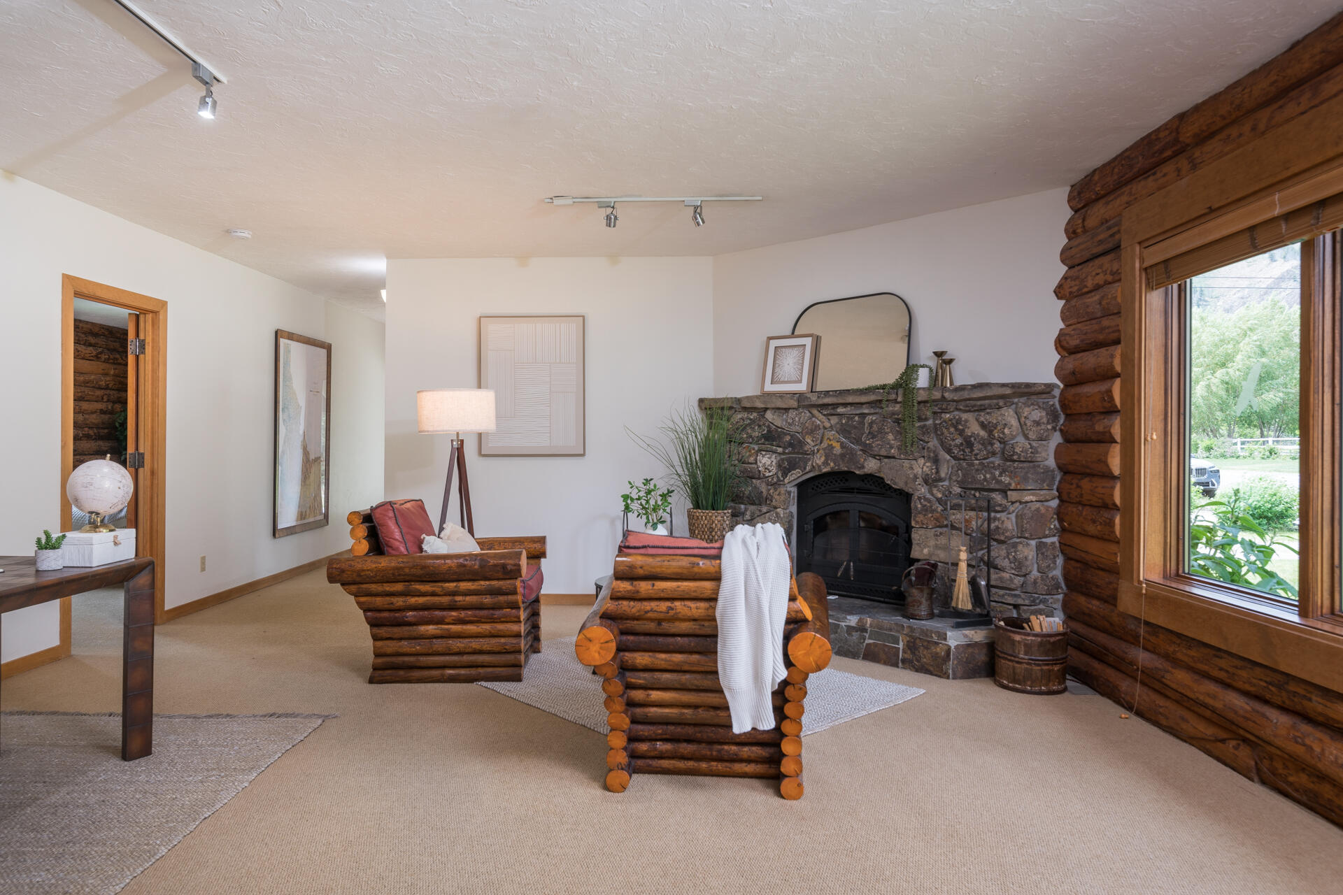 316 Myrtle Street Hailey, ID 83333 - Photo 9 of 29 Family Room