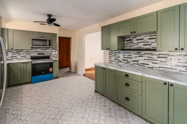 $295,000 | 1004 South Taylor Drive, Carbondale, IL 62901