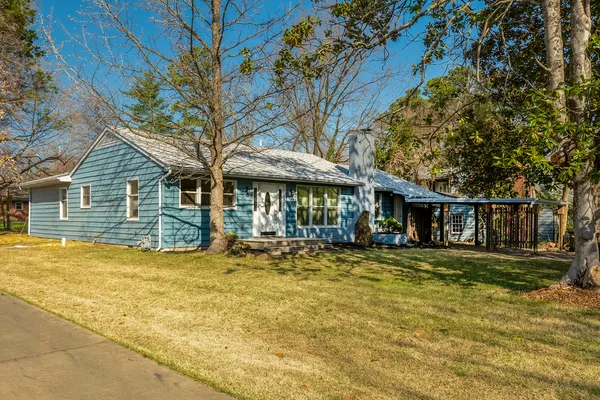 $295,000 | 1004 South Taylor Drive, Carbondale, IL 62901