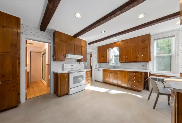 $500,000 | 31 Talbot Avenue, Rockland, ME 04841