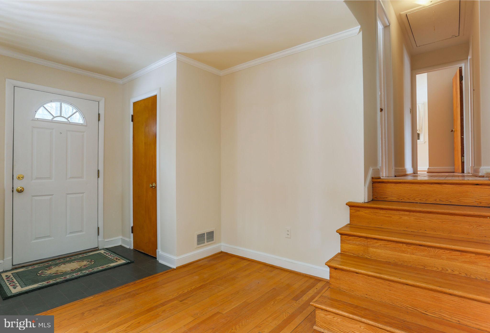 6020 Linganore Road Frederick, MD 21701 - Photo 6 of 46 Front entryway and Closet