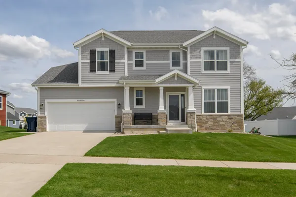 $759,900 | W241-n5660 Maple Grove Lane, Sussex, WI 53089