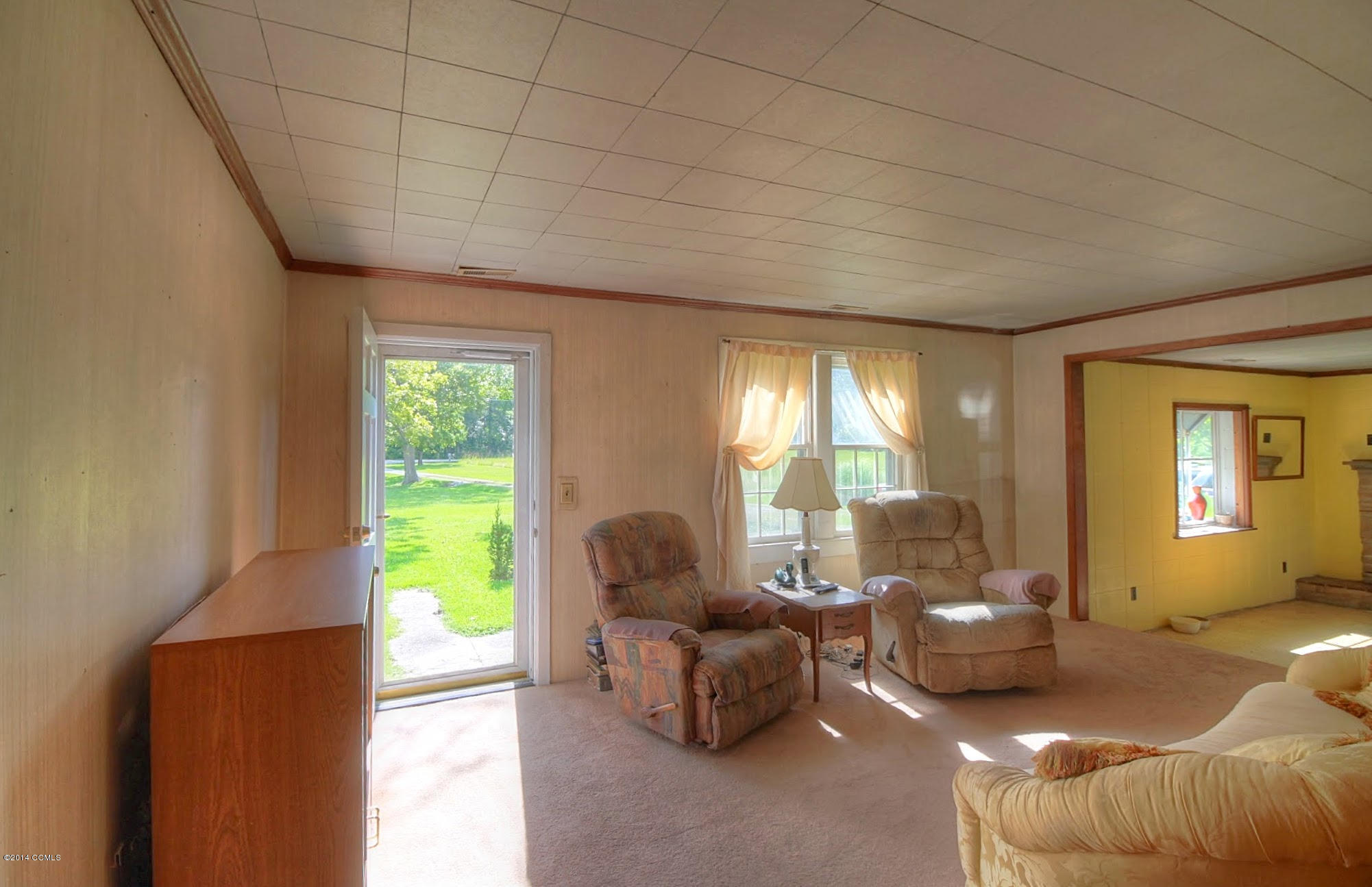 811 Lake Road Newport, NC 28570 - Photo 7 of 17 Living Room