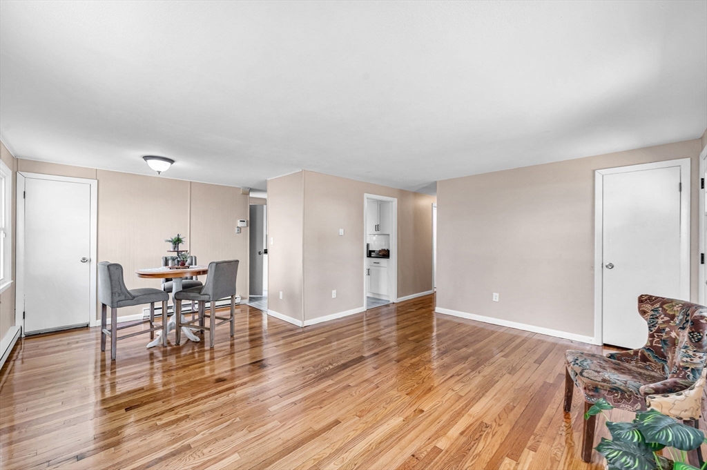 99 Lakevilla Avenue Springfield, MA 01109 - Photo 6 of 34