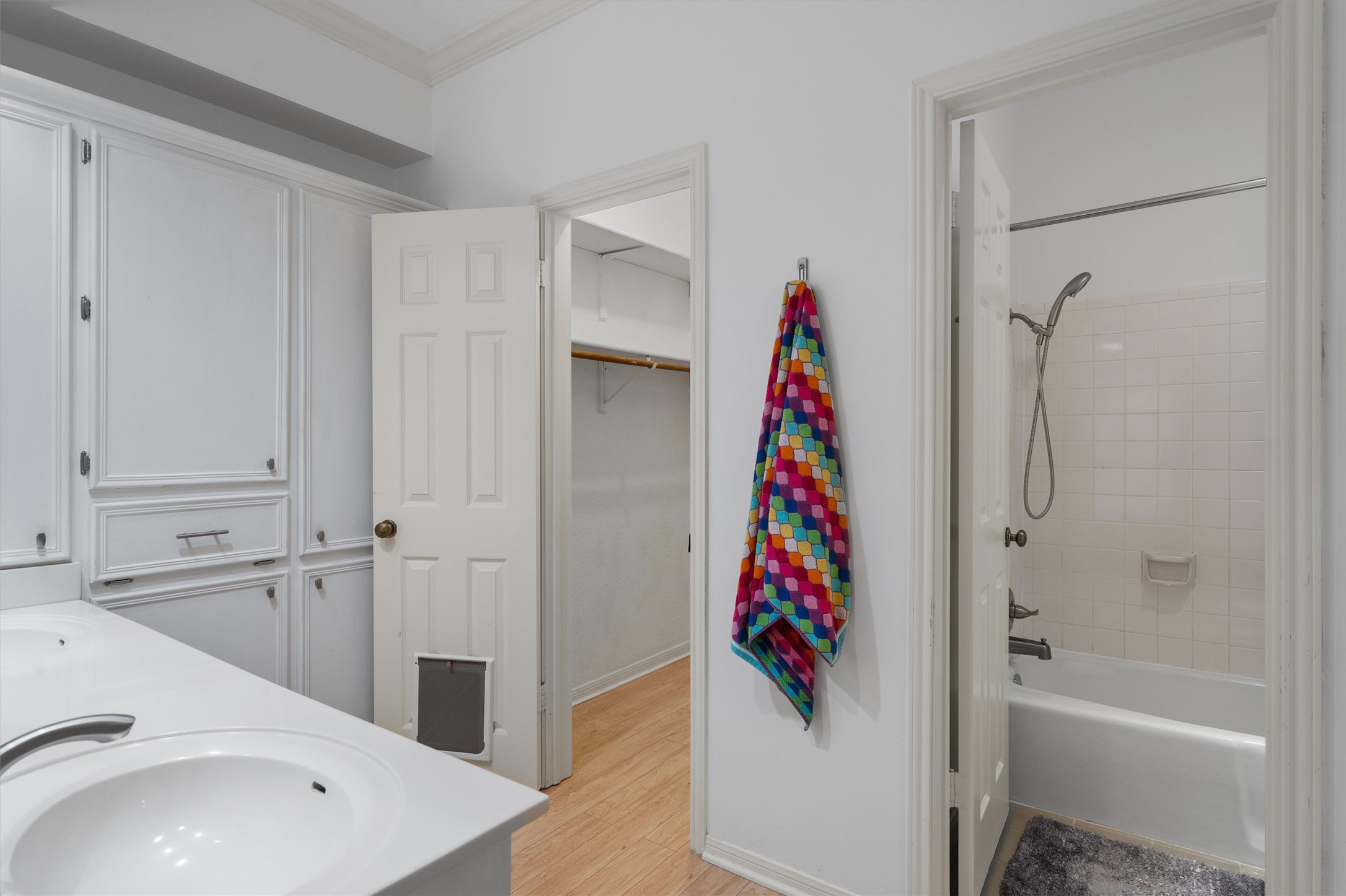 3840 Far W Boulevard, Unit 206 Austin, TX 78731 - Photo 14 of 20 It also has access to the walk-in closet.