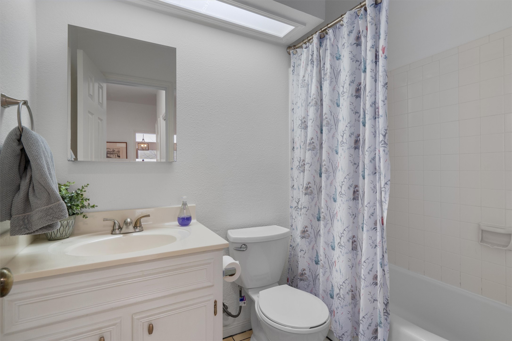 3840 Far W Boulevard, Unit 206 Austin, TX 78731 - Photo 17 of 20 A second full bath serves the secondary bedroom and guests with ease.