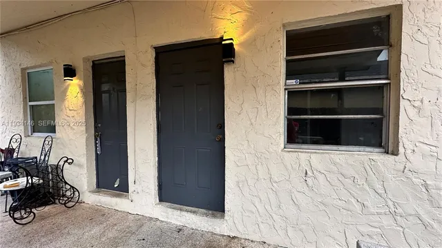 $2,300 | 2220 Charleston Street, Unit 1, Hollywood, FL 33020