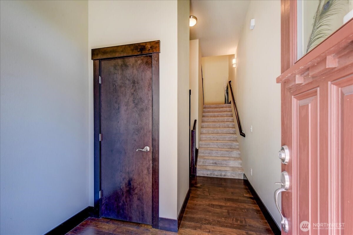 4020 Northeast 3rd Place, Unit B Renton, WA 98056 - Photo 4 of 28