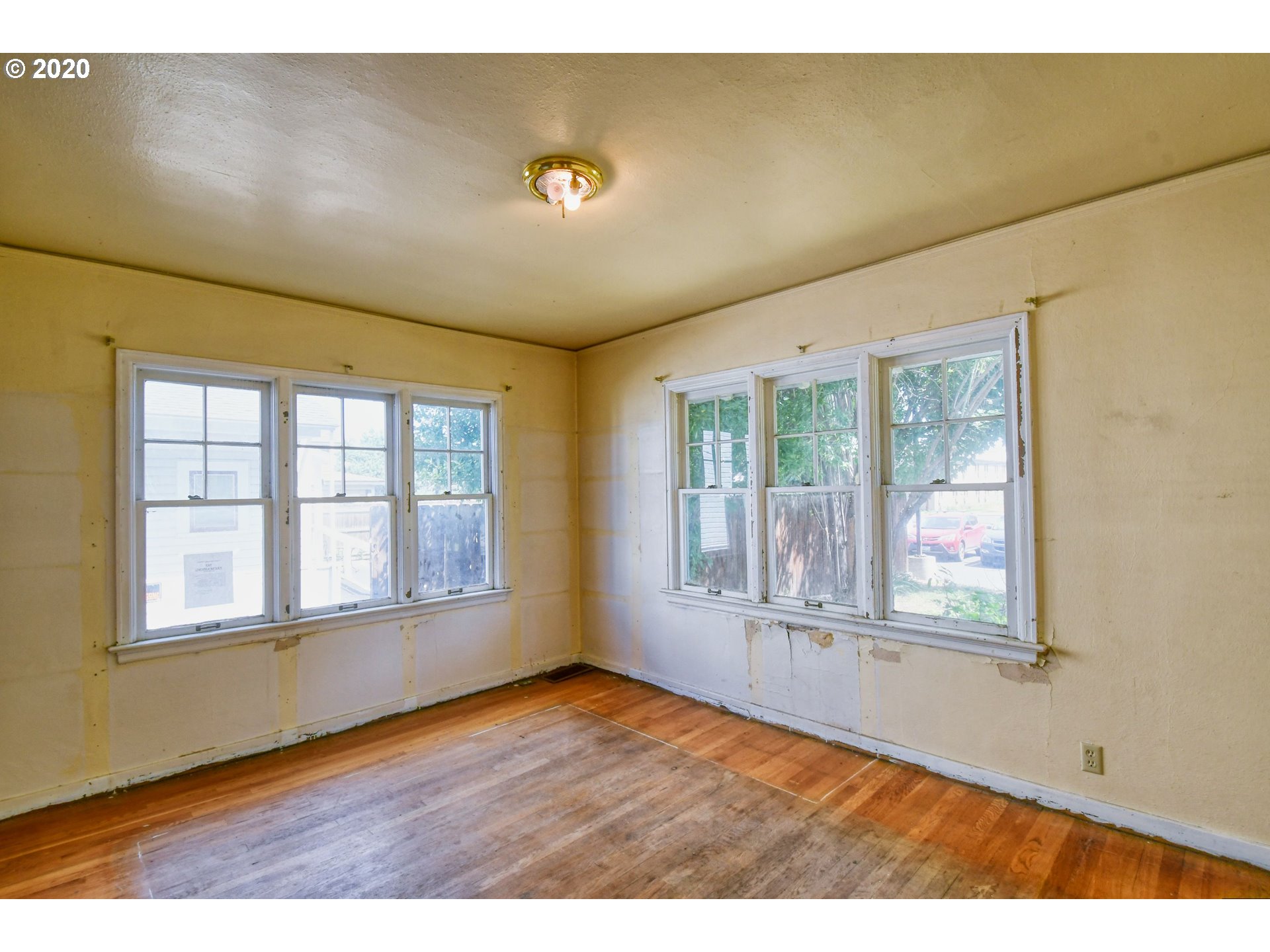 346 Southeast 2nd Street Pendleton, OR 97801 - Photo 8 of 32