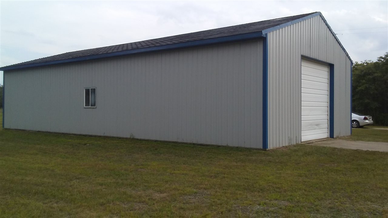 937 Southwest County Line Road Sumner, MI 48889 - Photo 10 of 27 1865945-9.JPG
