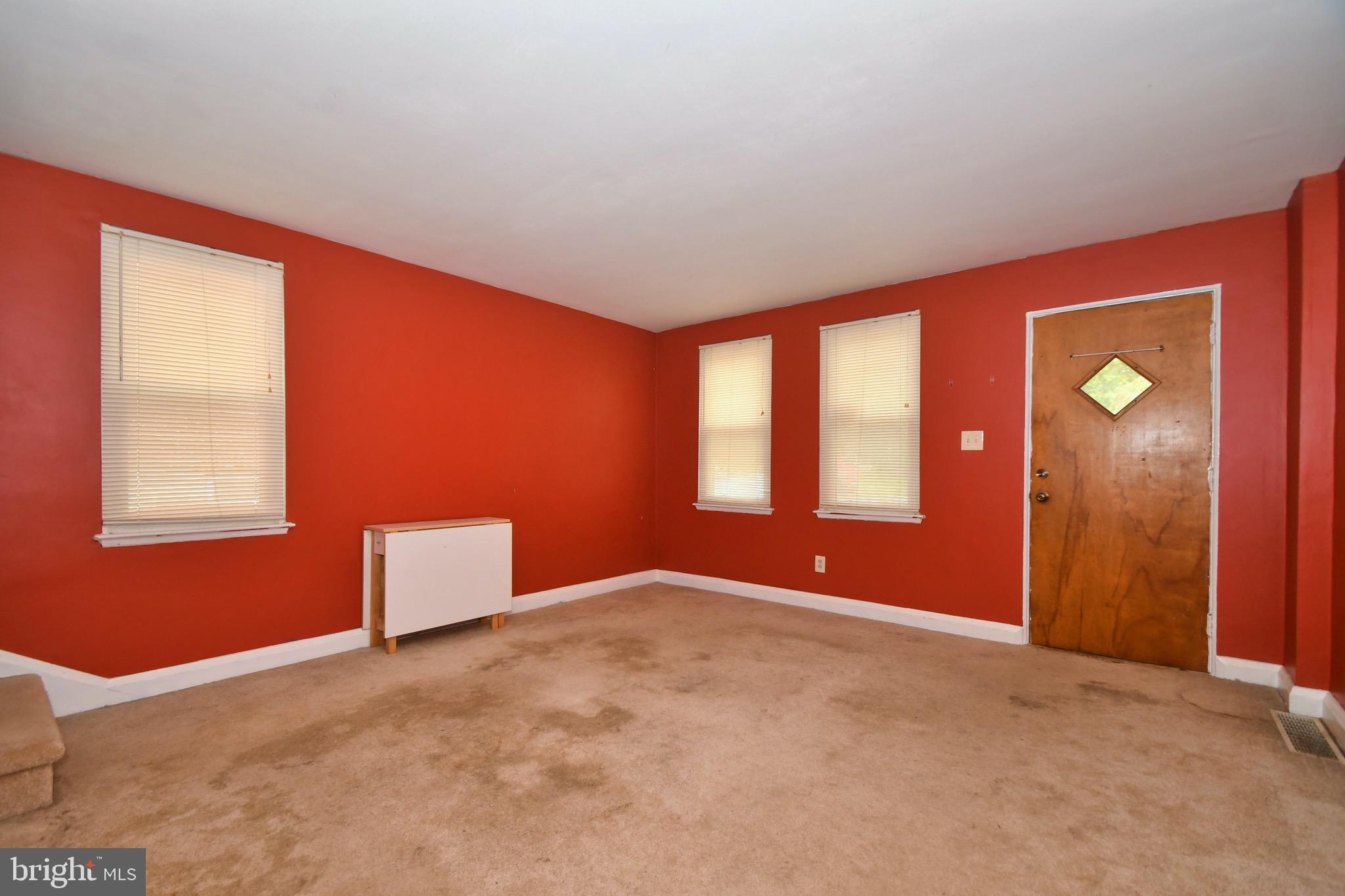 1605 Mussula Road Baltimore, MD 21286 - Photo 3 of 37 Living room