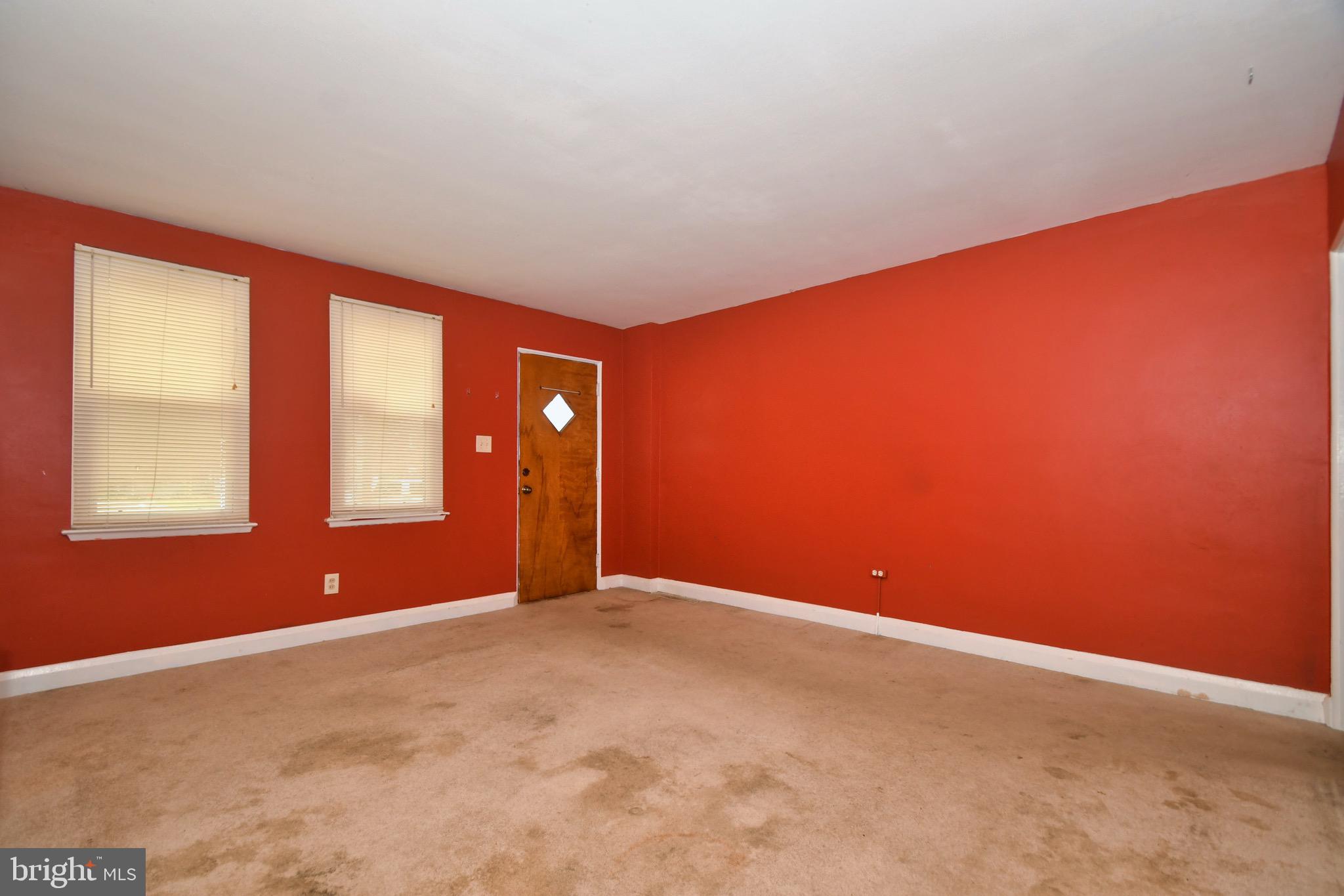 1605 Mussula Road Baltimore, MD 21286 - Photo 4 of 37 Living Room
